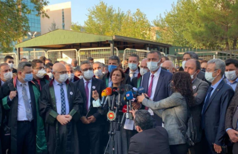 Tüm duruşma gözetim altındaydı: Heyeti ve tarafları izleyen bizler de izleniyorduk