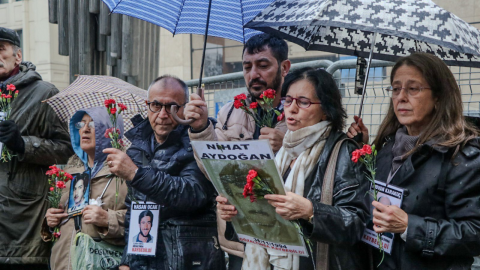 Sebla Arcan, Cumartesi Anneleri/İnsanları’nın 973. hafta basın açıklamasını okuyor, 18.11.2023. Fotoğraf: Asena Tunca