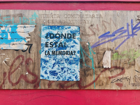 Şili, Santiago'da şehirdeki afiş çalışmalarından biri. 