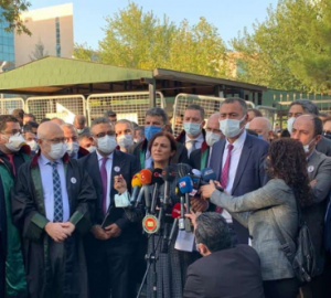 Tüm duruşma gözetim altındaydı: Heyeti ve tarafları izleyen bizler de izleniyorduk