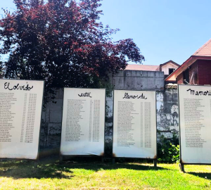The memorial located in the Villa Grimaldi garden reads “El olvido está lleno de memoria / Oblivion is full of memory.”